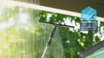 Hvorfor rent vand er bedre til rengøring af vinduer
